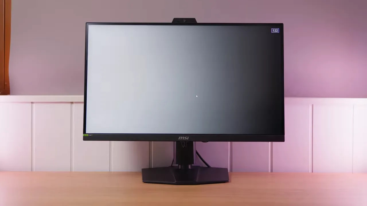 Pantalla del monitor MSI MPG 272QRF X36 mostrando una prueba en blanco