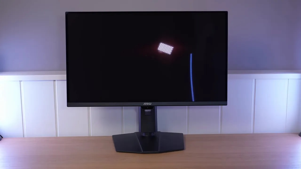 MSI MPG 271QR X50 QD-OLED glossy mostrando reflejos de luz en el panel