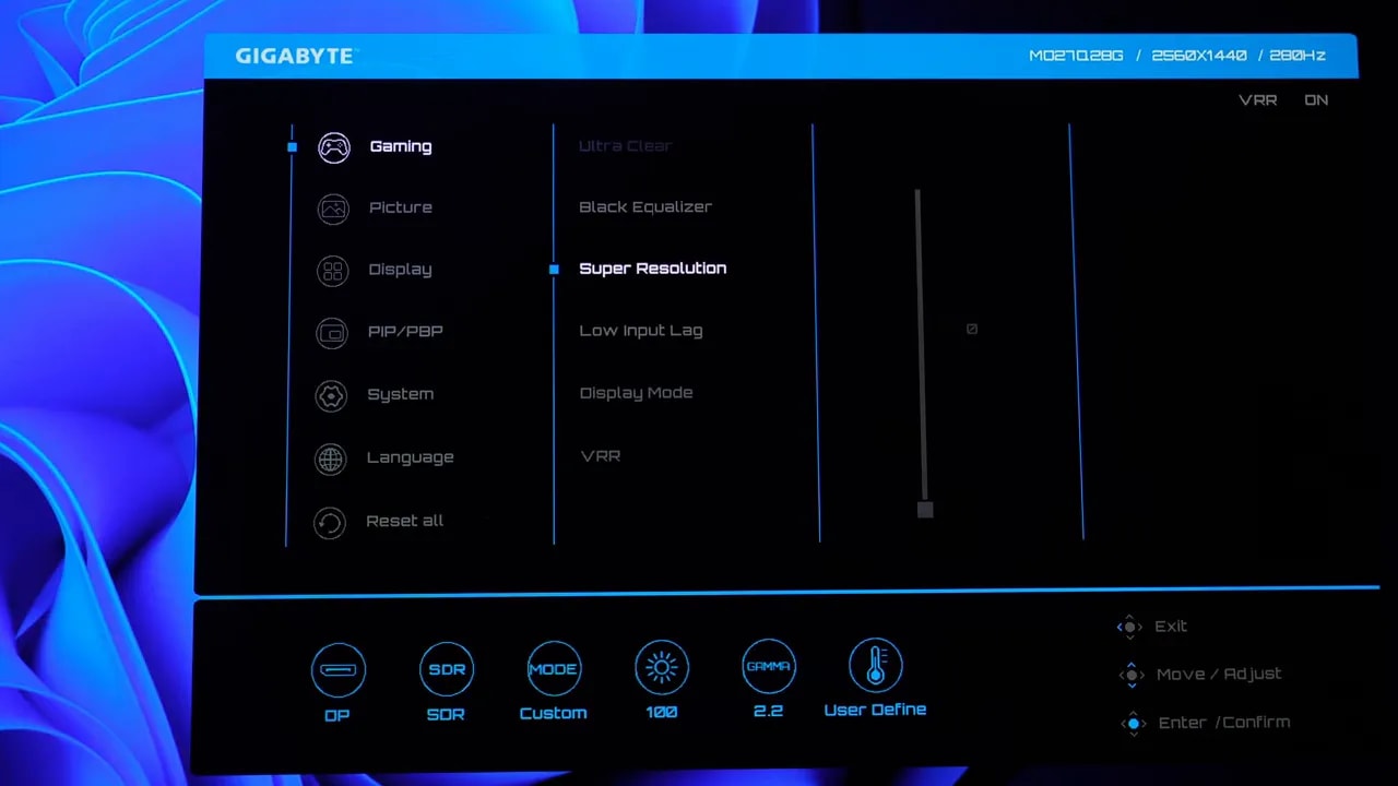 Menú OSD del monitor Gigabyte MO27Q28G con opciones de Gaming, Black Equalizer, Super Resolution y estado de VRR activado