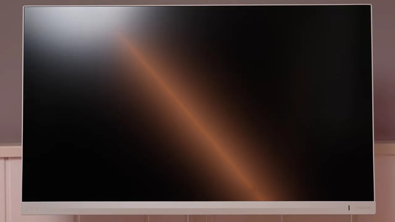 Pantalla del monitor Gigabyte MO27Q28G mostrando el reflejo en acabado mate