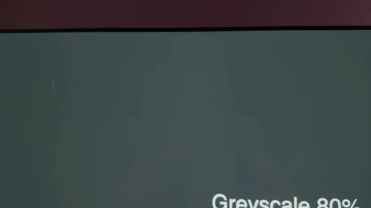 Pantalla de pruebas en la LG C5 OLED 42 durante el análisis