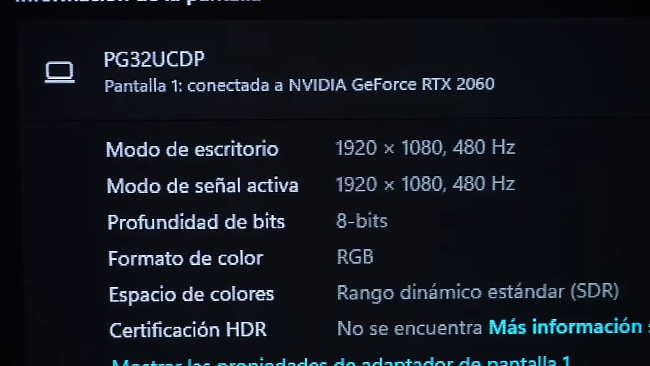 Información en pantalla que muestra el modo de 1920x1080 a 480 Hz del ASUS ROG PG32UCDP.