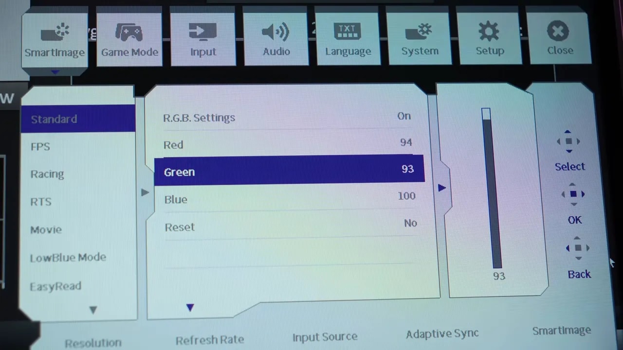 Pantalla de ajustes RGB (R.G.B. Settings) del Philips Evnia 27M2N3501PA mostrando el canal Green