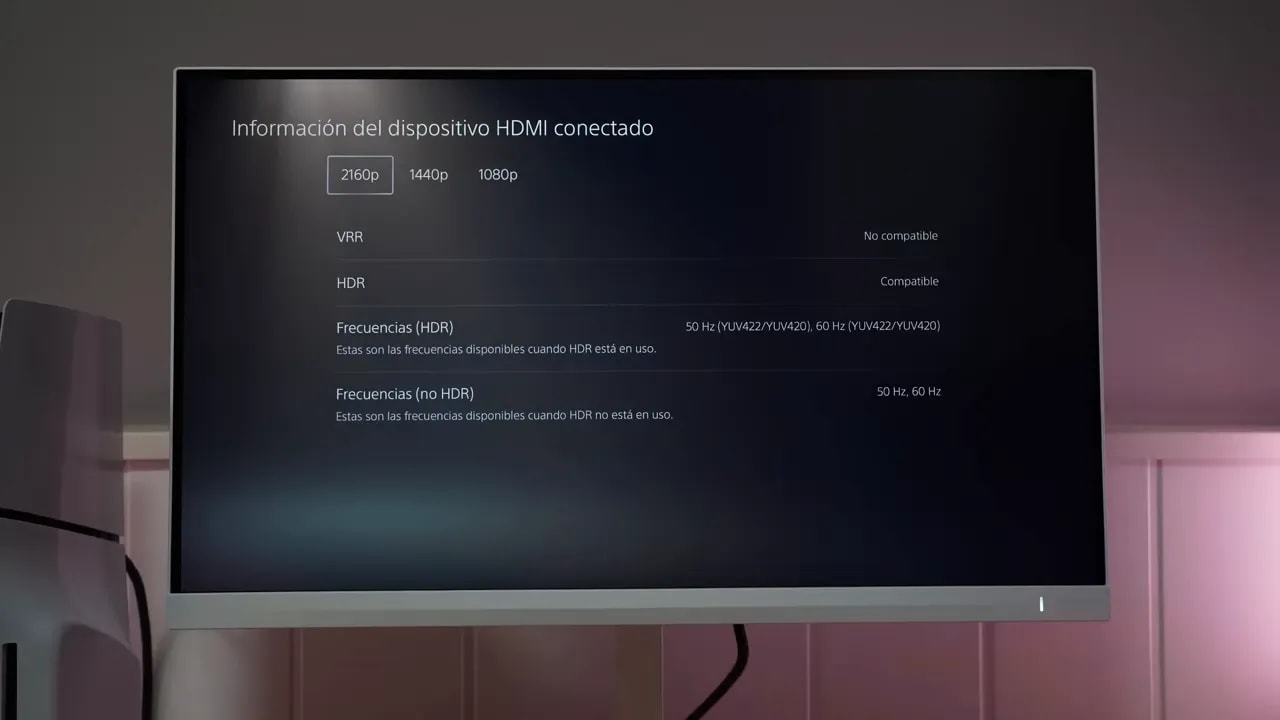 Información del dispositivo HDMI conectado en el Philips Evnia 27M2N3501PA mostrando VRR no compatible y HDR compatible