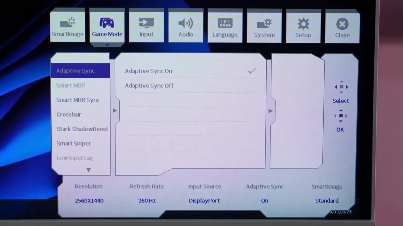 Menú OSD del Philips Evnia mostrando la opción Adaptive Sync On/Off
