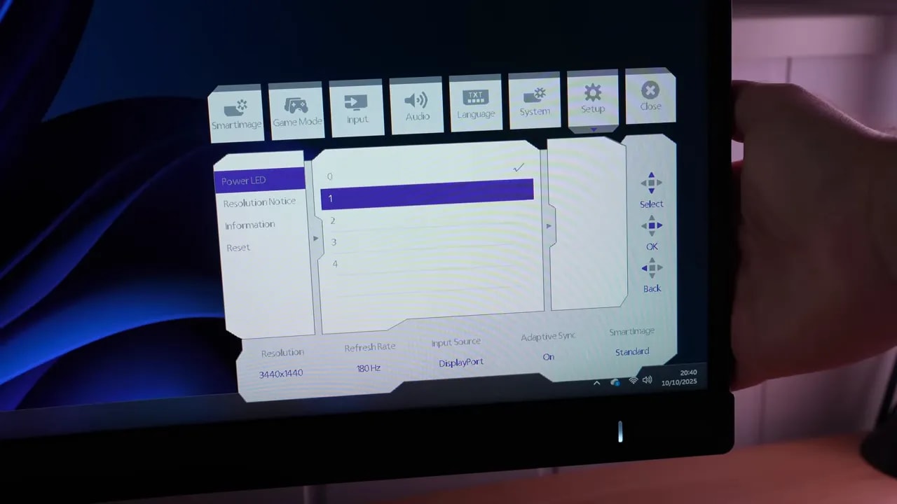 Menú de configuración del Philips Evnia 34M2C3500L en el panel OSD