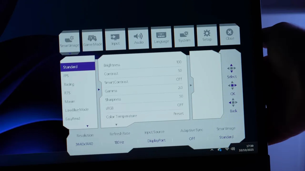 Menú OSD del Philips Evnia 34M2C3500L en modo Estándar con ajustes de imagen
