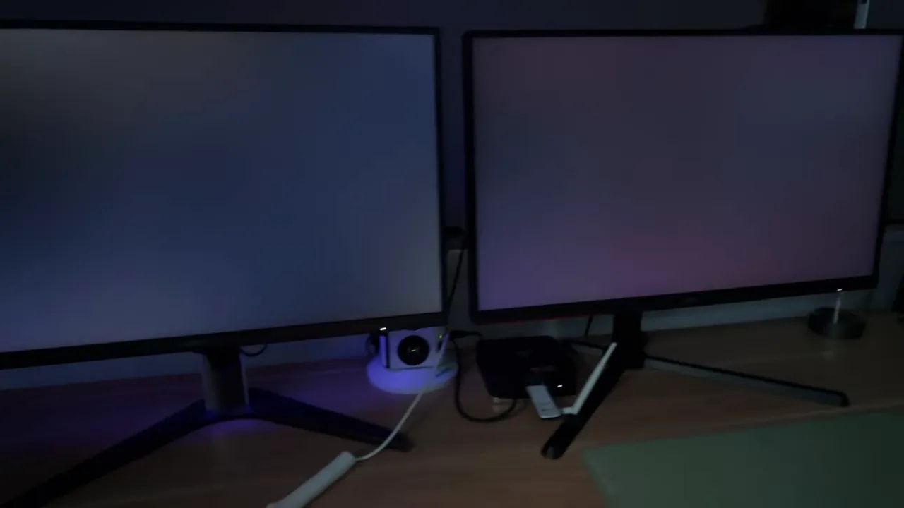 Pantallas en ambiente oscuro con SDR y local dimming apagado durante una prueba de monitores Mini LED