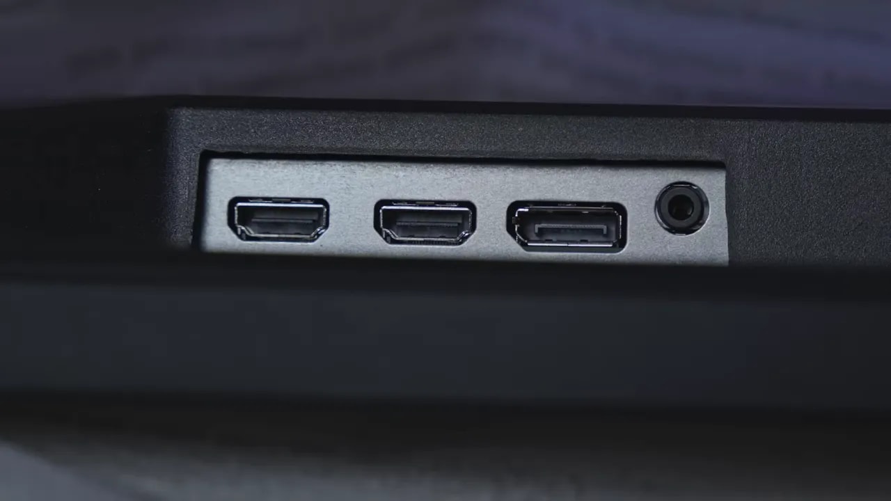 Puertos del AOC U27G4R con HDMI y conexiones de audio en la parte trasera