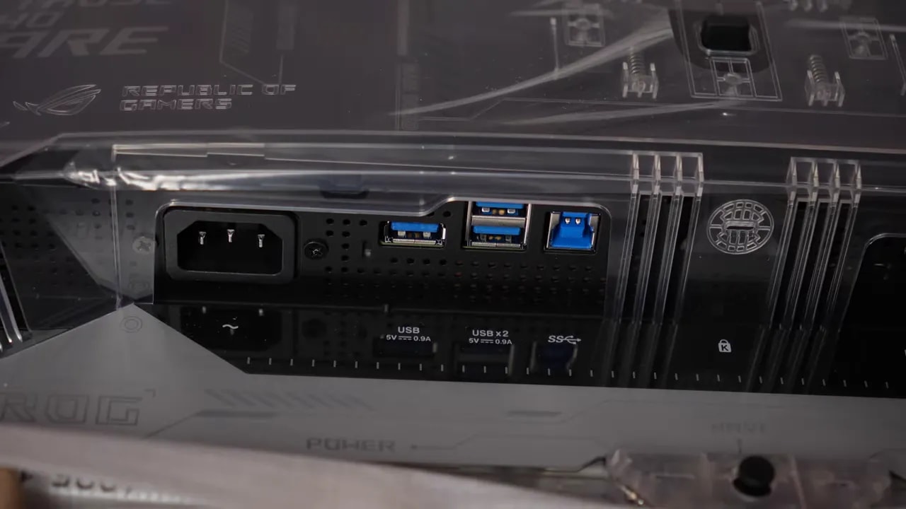 Puertos HDMI y conectividad del Asus ROG Swift PG27AQWP-W en la parte trasera