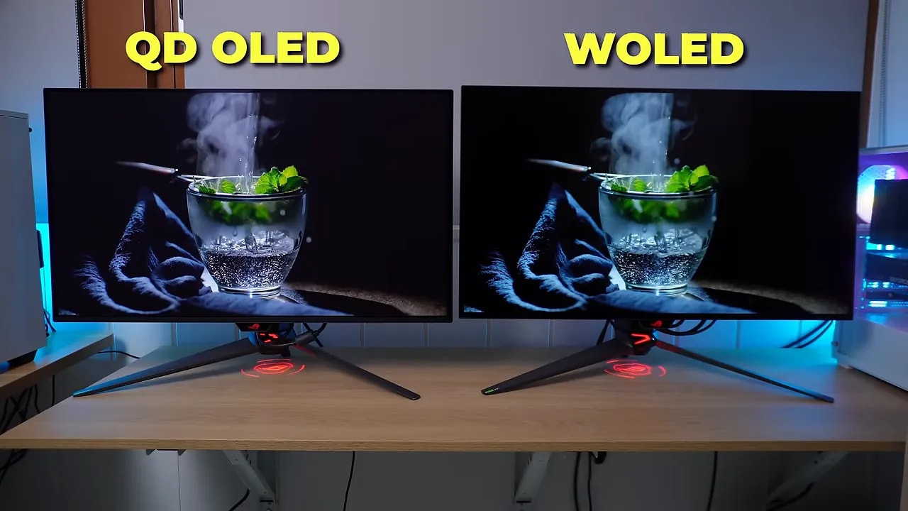 QD-OLED y WOLED en comparación directa mostrando dos monitores con la misma escena (etiquetas QD OLED y WOLED)