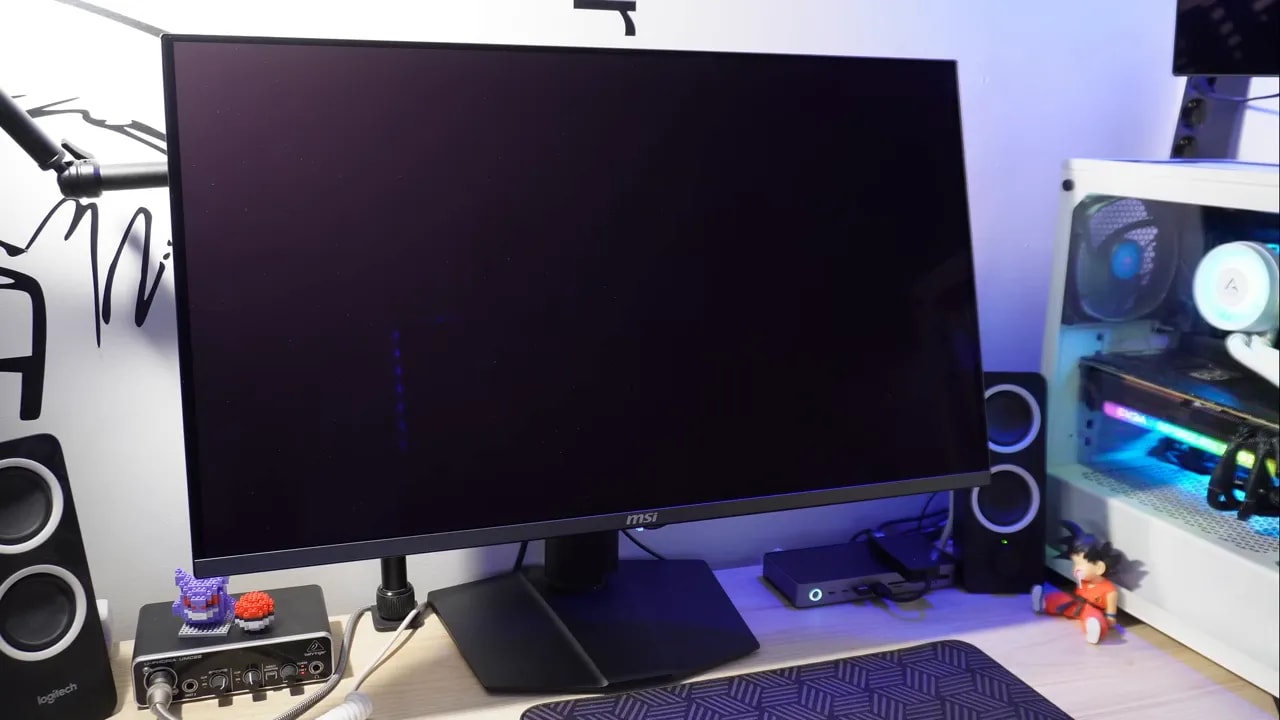Reflejos en el monitor MSI MPG 321URX de acabado glossy QD-OLED