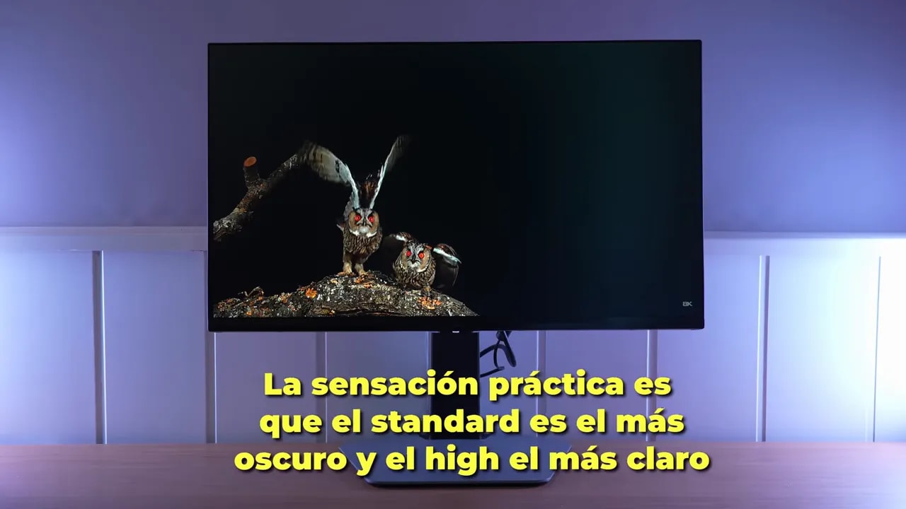 TCL 25G64 en escena oscura con comparativa de modos standard y high