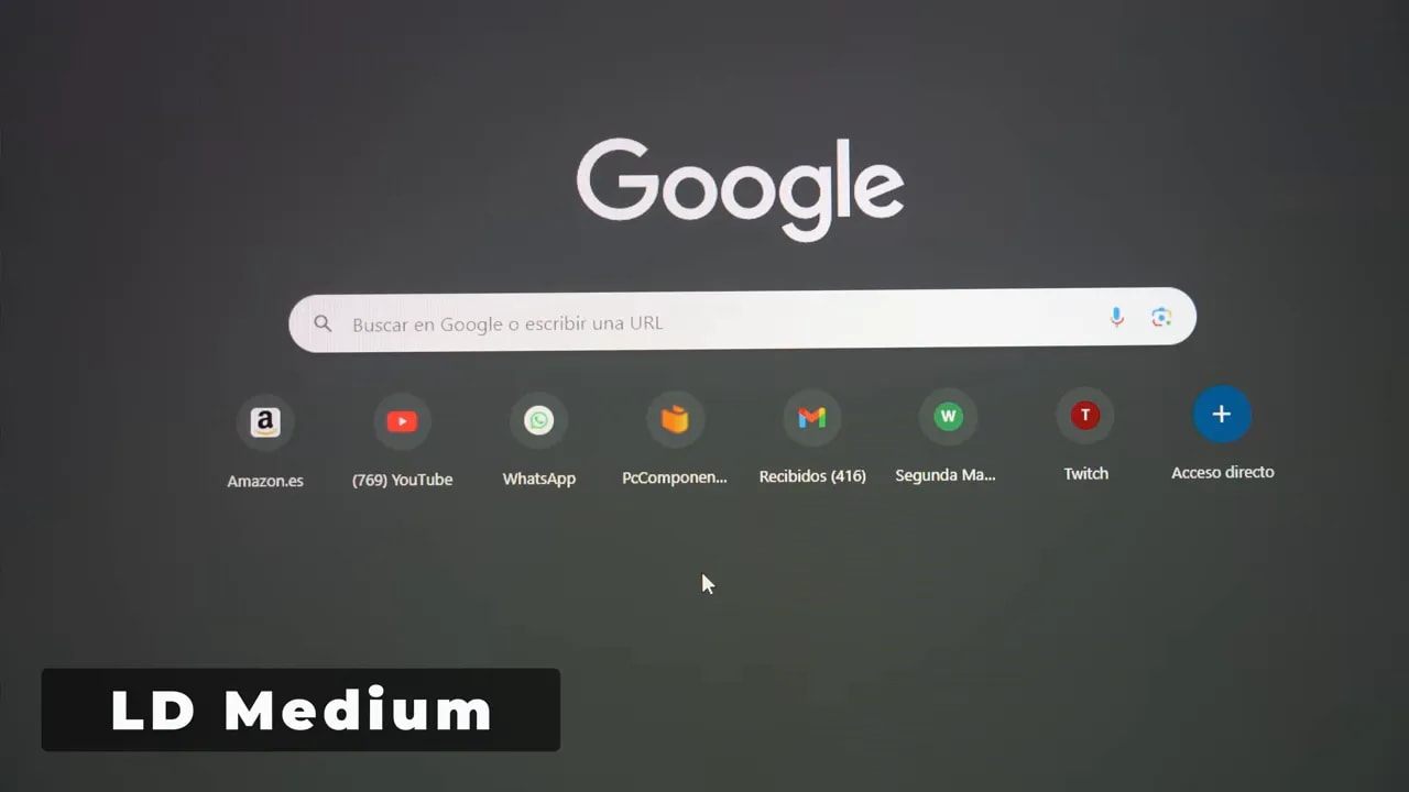 Pantalla del monitor TCL 25G64 con modo LD Medium y navegación tipo Google
