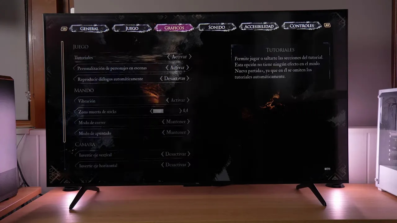 Menú de ajustes de controles de un videojuego en la TCL con modo gaming activado