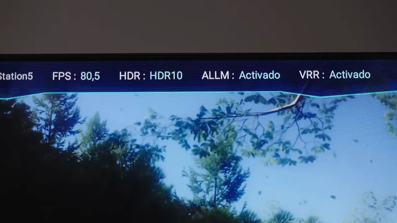 Pantalla de la TCL C6K/Q6C desde un ángulo lateral: se aprecia cambio de color al inclinarse la imagen