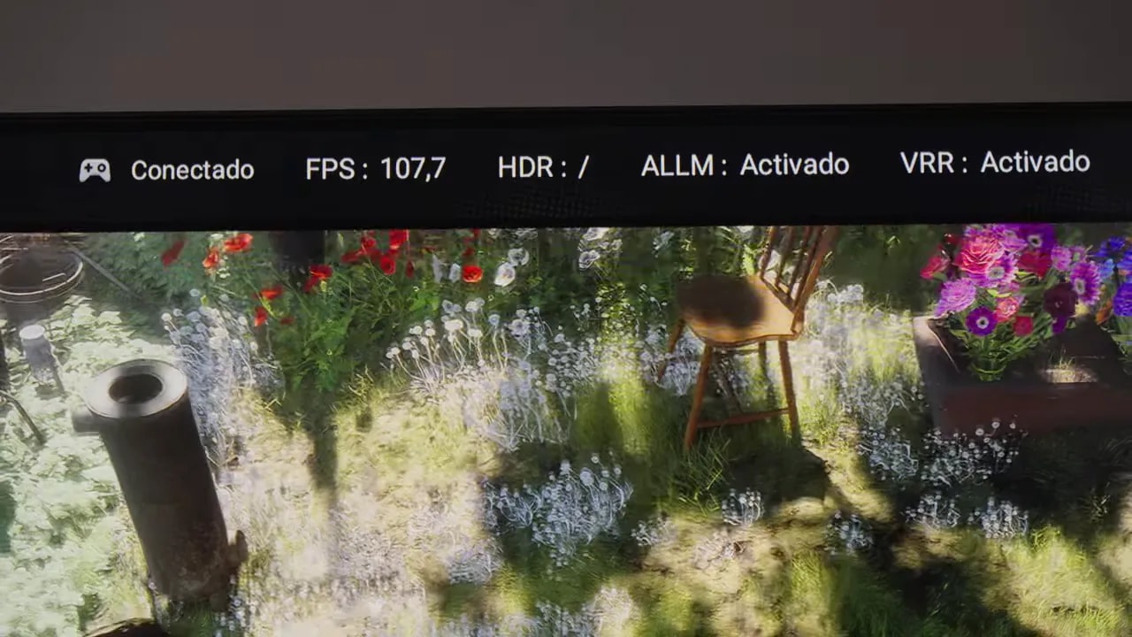 Pantalla de juego de TCL mostrando FPS, modo HDR, ALLM y VRR activado