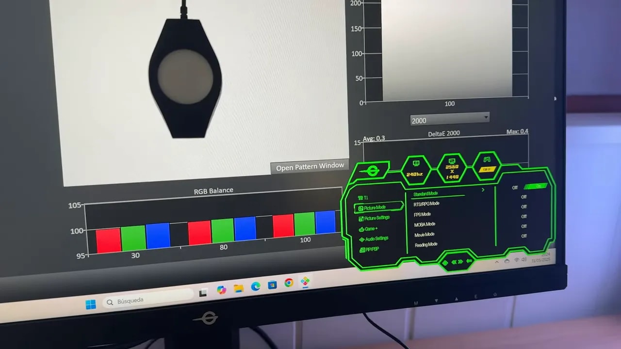 Pantalla con herramienta de calibración mostrando medición de balance RGB y Delta E