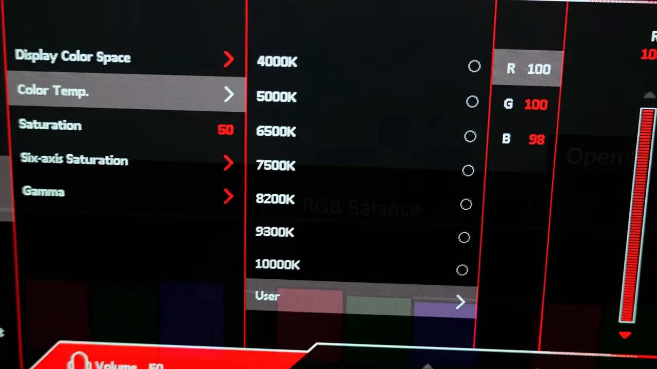 Pantalla del Asus ROG Swift PG27AQWP-W con interfaz de medición (detalle)