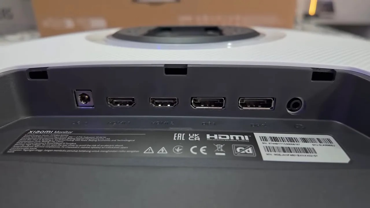 Conexiones traseras del monitor Xiaomi G Pro 27i con puertos DisplayPort y HDMI