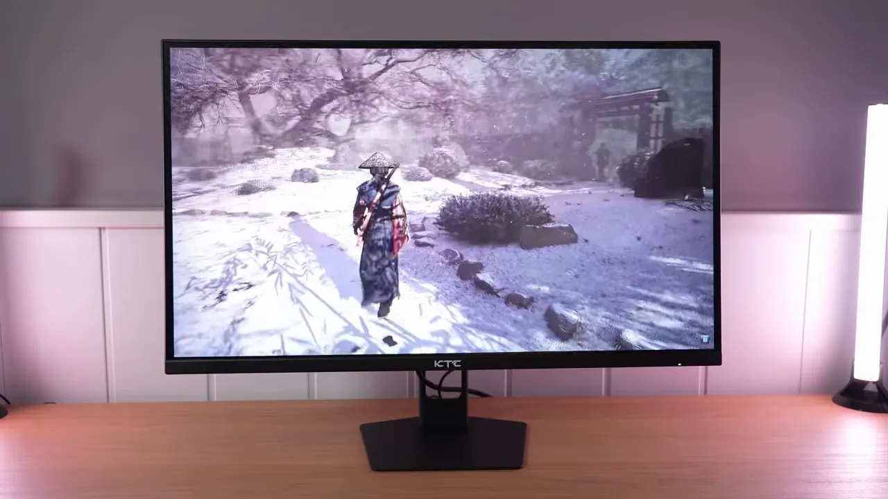 Pantalla del monitor Xiaomi G27Qi mostrando un juego en pantalla completa