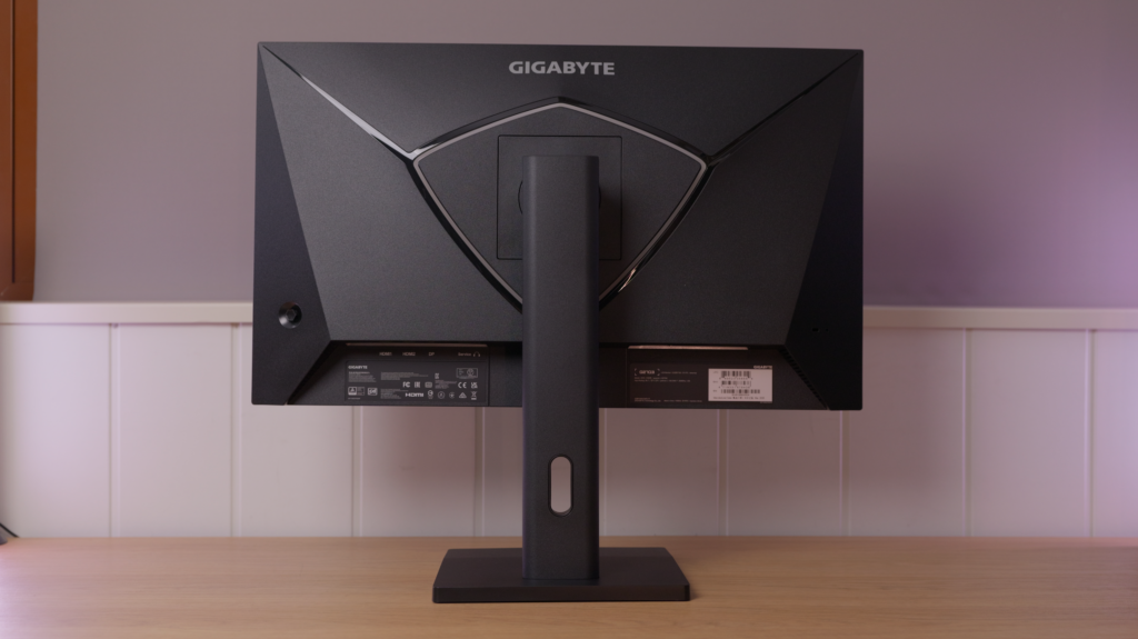 Gigabyte G27Q3: Vista posterior.