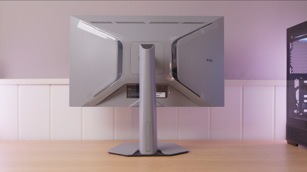 TCL 27P2A Pro: Vista posterior.